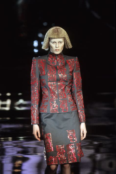 GIVENCHY Fall Winter 1998 1999 Paris 